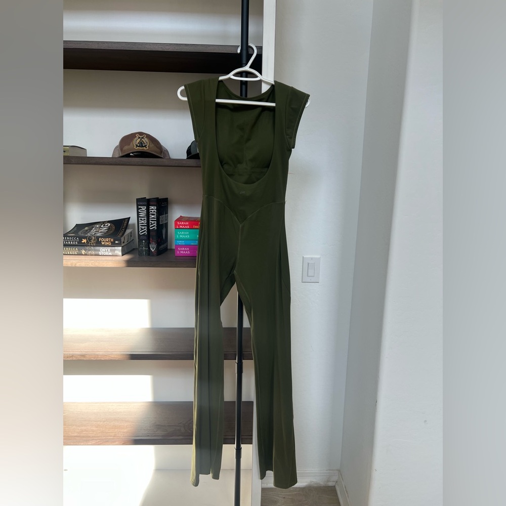 Alphalete Allure Bodysuit, Chelsea color, Size M, Great Condition